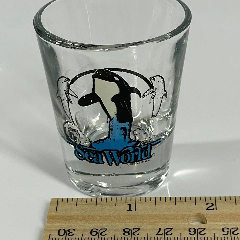 Vintage 1985 SeaWorld Shamu Orca Dolphin Shot Glass Souvenir Clear Barware